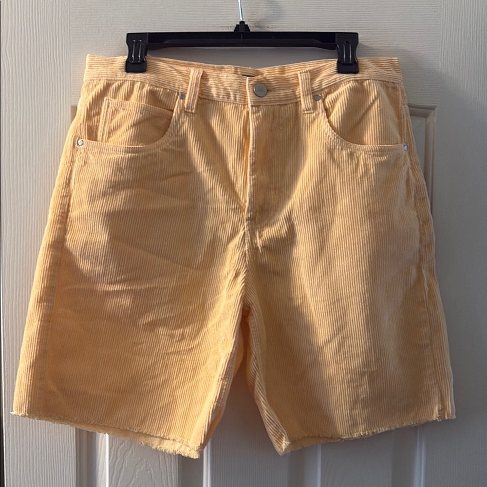 Urban Outfitters EUC Peach Colored Corduroy Cut Off Shorts size 30